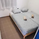 A Goeroeg Kis Haz شقة