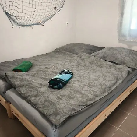 A Goeroeg Kis Haz Appartement Velence